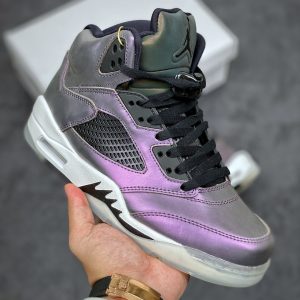 WMNS Air Jordan 5 RetroIridescent Oil Grey"