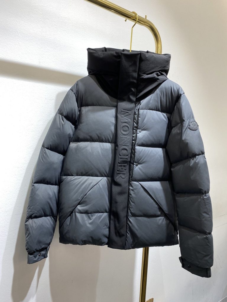 Where can I buy the replica Moncler down jacket? How to distinguish real or fake? 1:1 replica down jacket from original factory on Maxluxes