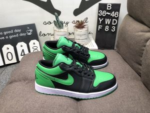 Air Jordan 1 Mid AJ1