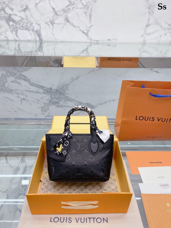 Lv embossed shopping bag (Multicolor)