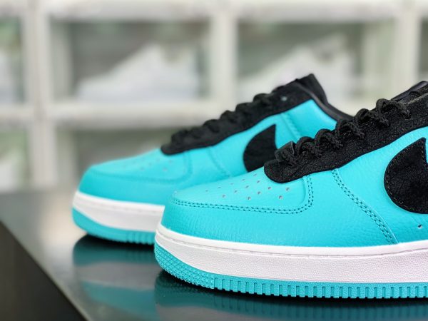 Tiffany & Co. x Nike Air Force 1 Low SPFriends and Family