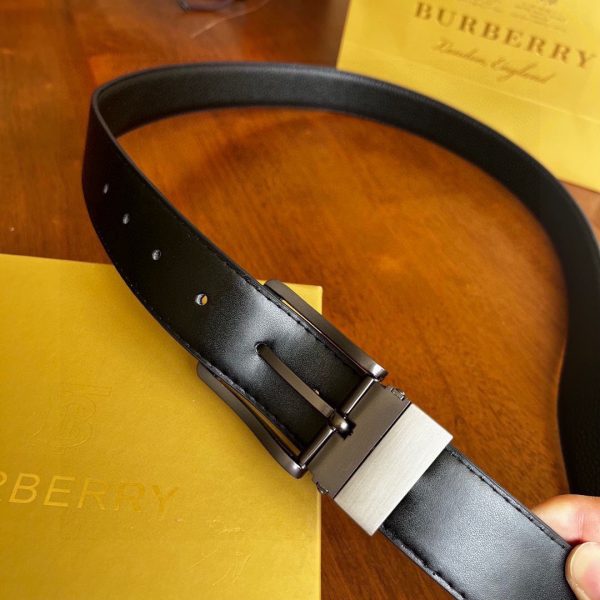 Burberry pin buckle belt