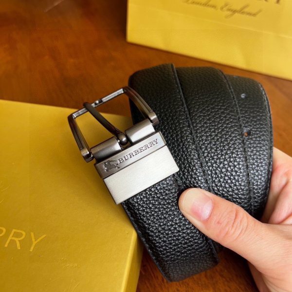 Burberry pin buckle belt