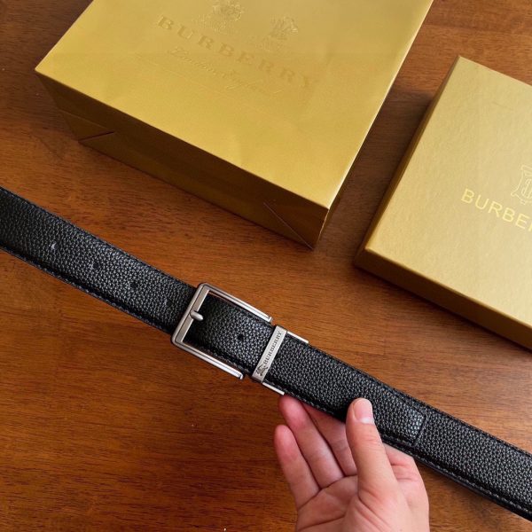 Burberry pin buckle belt