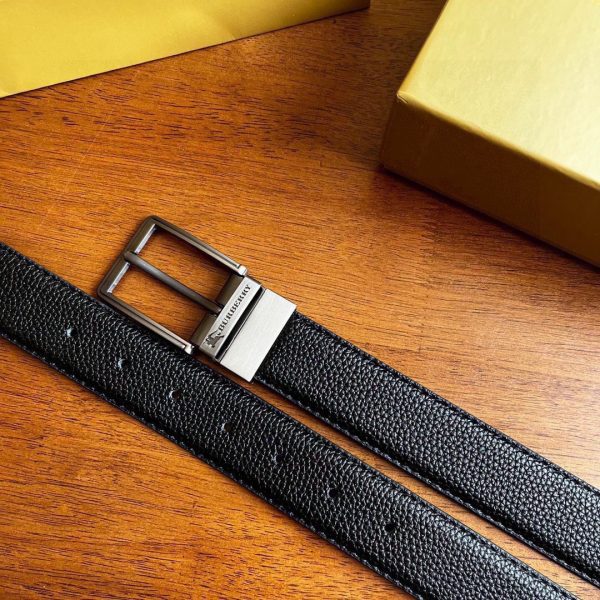 Burberry pin buckle belt
