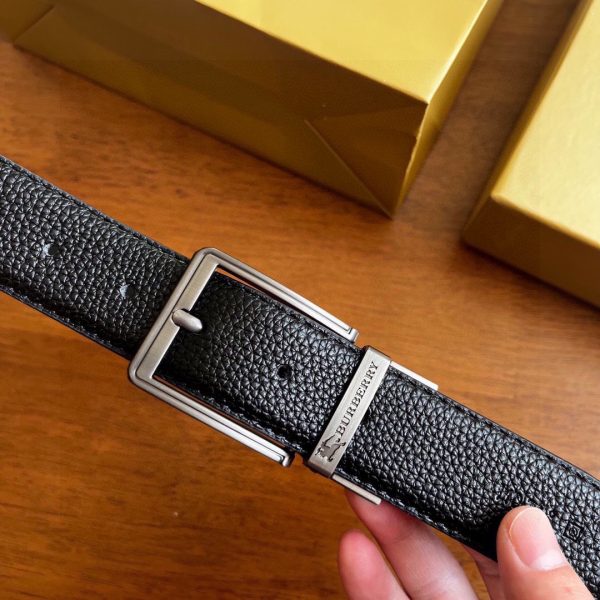 Burberry pin buckle belt