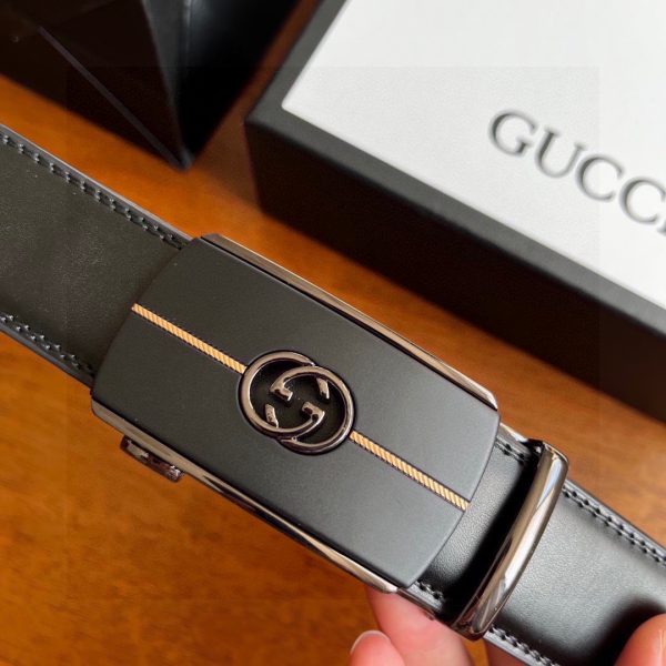 Gucci automatic buckle with large logo
