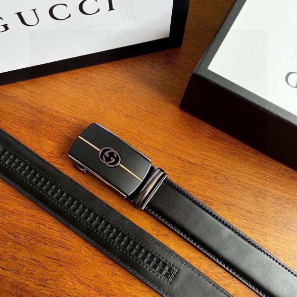 Gucci automatic buckle with large logo