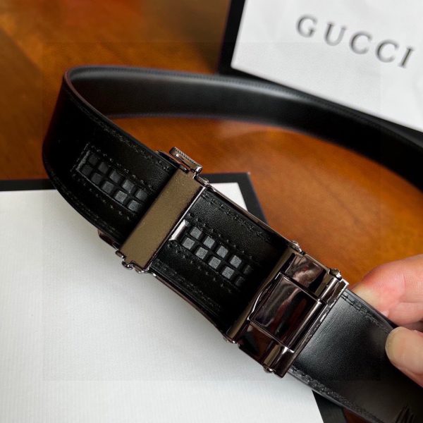 Gucci automatic buckle with large logo