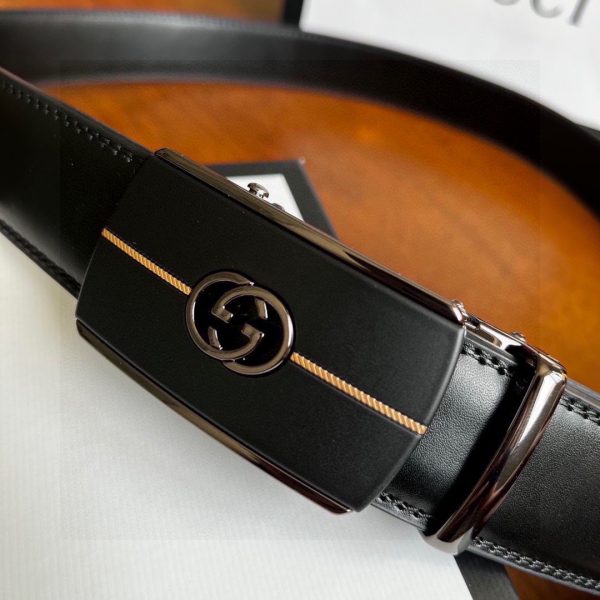 Gucci automatic buckle with large logo