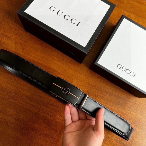 Gucci automatic buckle with large logo