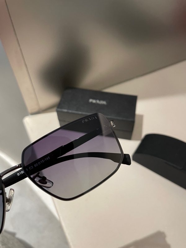 i1681311995_392_4.jpg Prada Men's polarized sunglasses