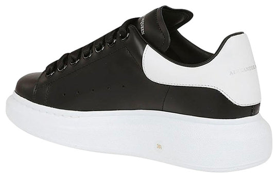 (WMNS) Alexander McQueen Oversized Sneaker 'Black White'  553770WHGP5-1070